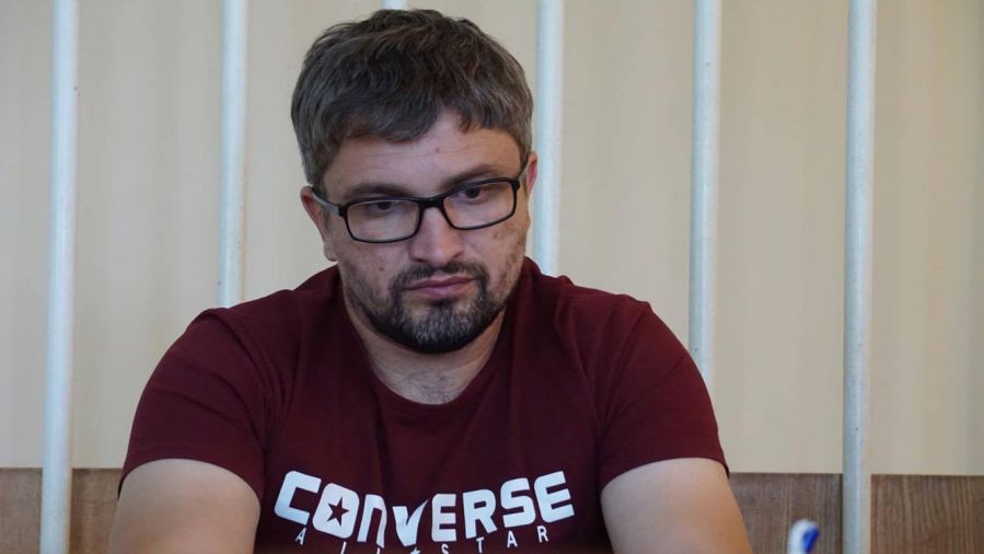  В Крыму суд оставил под арестом обвиняемого в «пропаганде терроризма» блогера Мемедеминова