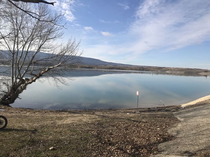 Тайганском водохранилище. Тайганское водохранилище Белогорск. Тайганское водохранилище сейчас. Белогорское водохранилище Крым сегодня. Рыбалка на Тайганском водохранилище в Крыму.