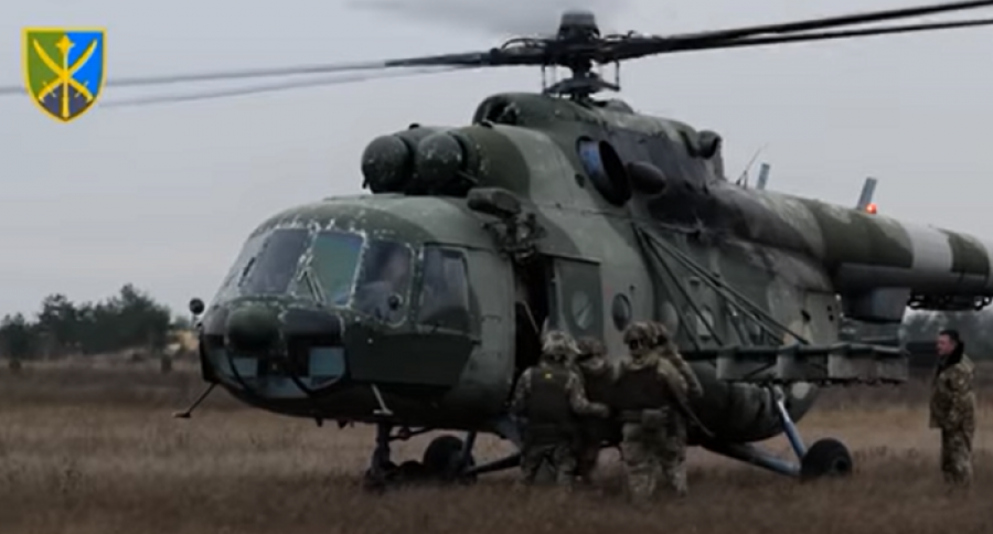  Экипажи армейской авиации и десантники ВСУ провели совместные тренировки на юге Украины