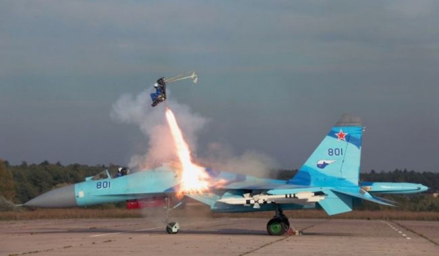  Нештатная ситуация: на аэродроме в Крыму летчиков выбросило из самолета