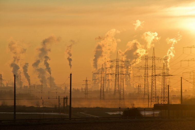  Нечем дышать: в Севастополе зашкаливает содержание вредных веществ в воздухе