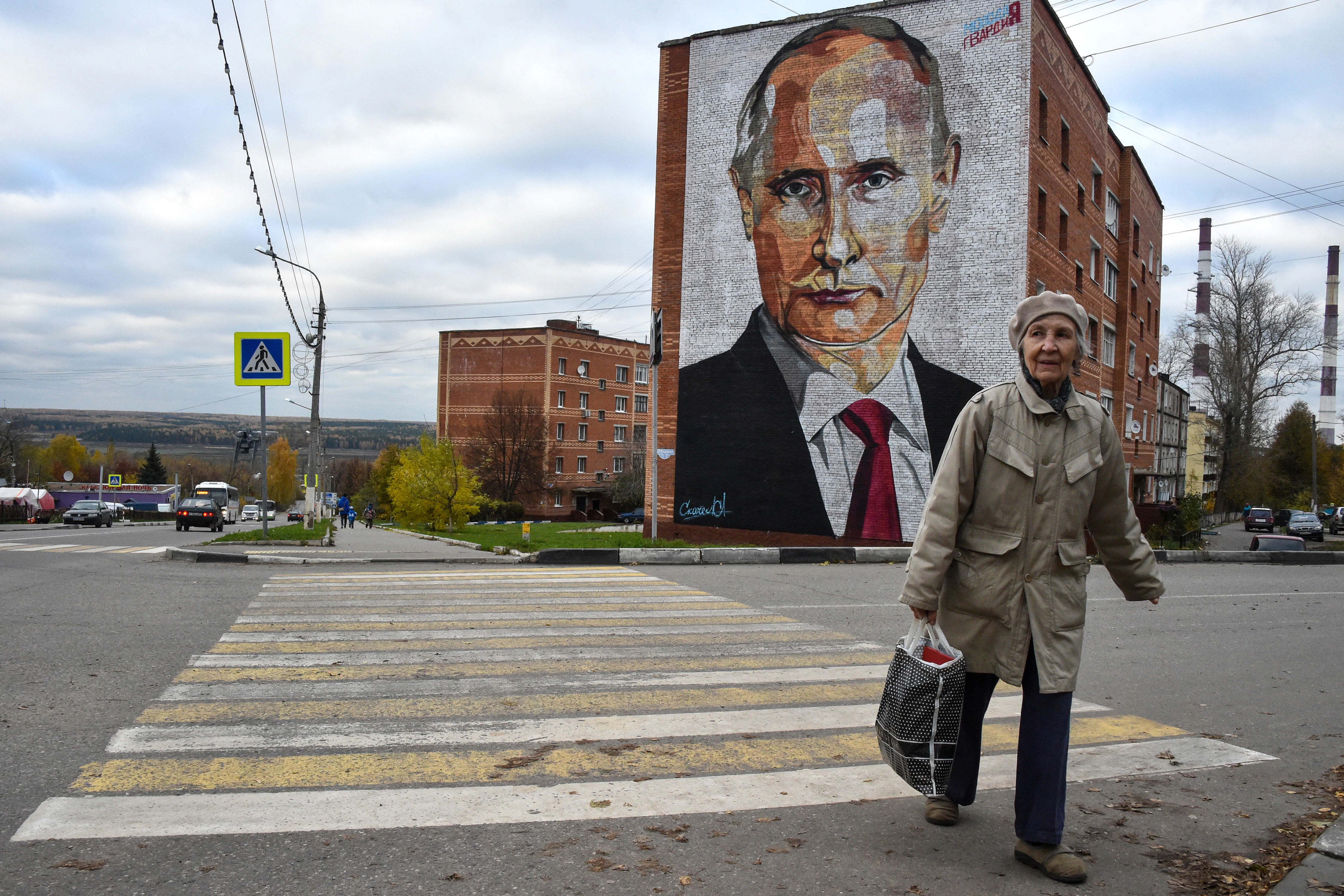 7 сентября 2024 года. Портрет Путина в Кашире. Портрет Путина на доме. Кашира дом с Путиным.